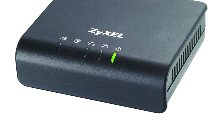 ZyXEL P-2702R: swobodne rozmowy w technologii VoIP nowe produkty, usługi, technologie - Brama VoIP P-2702R firmy ZyXEL to niedrogie, proste w instalacji i użyciu rozwiązanie dla użytkowników domowych, korzystających z łącza szerokopasmowego. Dzięki zaawansowanym usługom głosowym, urządzenie umożliwia równoległą transmisję głosu i danych za pomocą połączenia internetowego, stanowiąc wygodną alternatywę dla telefonu stacjonarnego.