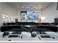 Monitory Samsunga w zielonogórskim Centrum Monitorowania Alarmów technologie, technologie - Wdrożenie systemu wizualizacji w zielonogórskim Centrum Monitorowania Alarmów, na który składa się 20 stanowisk operatorskich oraz 30 ekranów LFD firmy Samsung połączonych w wielkoformatową ścianę wizyjną o powierzchni ponad 25 m2, jest jedną z największych tego typu realizacji na polskim rynku.