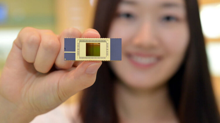Samsung rozpoczyna masową produkcję pierwszych w branży pamięci 3D Vertical NAND Flash nowe produkty, usługi, technologie - Rozpoczęcie masowej produkcji pierwszej w branży trójwymiarowej pamięci flash typu Vertical NAND (3D V-NAND), to przełom w pokonywaniu granic miniaturyzacji pamięci NAND i zapowiedź nowej ery pamięci 3D.