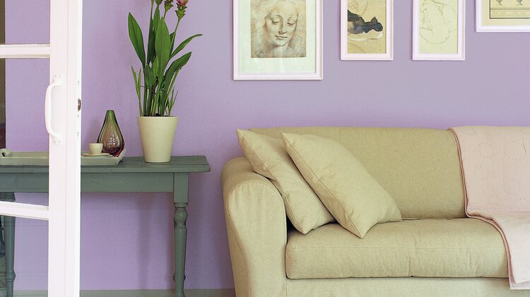 Francuska elegancja. Styl prowansalski we wnętrzach styl życia, budownictwo, nieruchomości - Prowansja słynie z Lazurowego Wybrzeża, uroczego słońca i rozkosznych pól lawendy. Cząstkę tej bajkowej krainy możemy zamknąć w przemyślanej aranżacji wnętrza. Marka Dekoral podpowiada, jak zaaranżować mieszkanie w stylu prowansalskim.