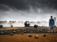 Piłkarze Samsung GALAXY 11 w meczu o Ziemię technologie, media/marketing/reklama - Firma Samsung Electronics Co., Ltd. oficjalnie zainaugurowała globalną, wieloplatformową kampanię marketingową pod hasłem GALAXY 11 osadzoną w tematyce piłkarskiej, lecz inspirowaną światem fantasy. Będzie w niej można śledzić wysiłki 11 najlepszych piłkarzy świata, którzy wspólnie podejmą próbę uratowania Ziemi przed dominacją obcych w meczu decydującym o losach świata.