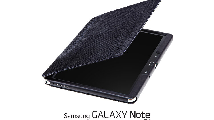 Samsung Electronics współpracuje z kolejną marką modową – Juun.J nowe produkty, usługi, technologie - Po sukcesie linii akcesoriów do telefonów i tabletów stylizowanych przez Moschino i Hexa by Kuho, Samsung Electronics podjął kolejną kreatywną współpracę, tym razem na polu mody męskiej. Juun.J zaprojektował akcesoria dla właścicieli najnowocześniejszych tabletów Samsung, które zostały zaprezentowane podczas Paryskiego Tygodnia Mody Męskiej.