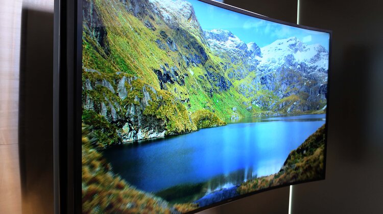 Przełomowe telewizory Samsung Curved UHD o przekątnej 105” oraz Samsung Bendable UHD o przekątnej 85” trafią na rynek jeszcze w tym roku nowe produkty, usługi, technologie - 