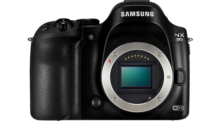 Samsung wprowadza na rynki europejskie nowe aparaty NX30 i GALAXY Camera 2 nowe produkty, usługi, technologie - Na Samsung European Forum 2014 w Maladze firma Samsung Electronics poinformowała o wprowadzeniu dwóch aparatów: NX30 i GALAXY Camera 2 do swojej oferty urządzeń do fotografii cyfrowej. NX30 to kompaktowy aparat, inspirowany profesjonalnymi rozwiązaniami, oferujący wysoką jakość zdjęć i niespotykaną wcześniej szybkość działania. GALAXY Camera 2, najnowszy aparat z wielokrotnie nagradzanej linii GALAXY, łączy jakość fotografii, charakterystyczną dla wysokiej klasy aparatów, z funkcjonalną łącznością oraz intuicyjnym interfejsem większości nowoczesnych smartfonów.