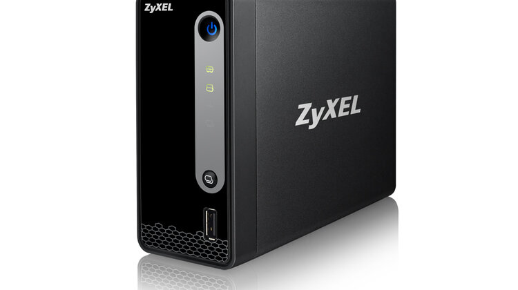 ZyXEL NSA310S – nowy serwer multimediów umożliwia zapis i udostępnianie danych we własnej chmurze osobistej nowe produkty, usługi, internet - ZyXEL Communications, czołowy dostawca rozwiązań sieciowych i komunikacyjnych, przedstawia jednodyskowy serwer multimedialny NSA310S, który umożliwia szybki transfer danych, zapisywanie plików i przesyłanie dużych strumieni multimedialnych do chmury osobistej. Urządzenie potrafi współpracować jednocześnie z wieloma urządzeniami w sieci domowej.