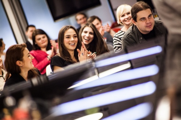 FIRMA ALKOHOLOWA ZAPRASZA STUDENTÓW DO TWORZENIA KAMPANII SPOŁECZNEJ BIZNES, Edukacja - Praktyka zamiast teorii – taka idea przyświecała uczestnikom warsztatów wieńczących konkurs Pij rozważnie.