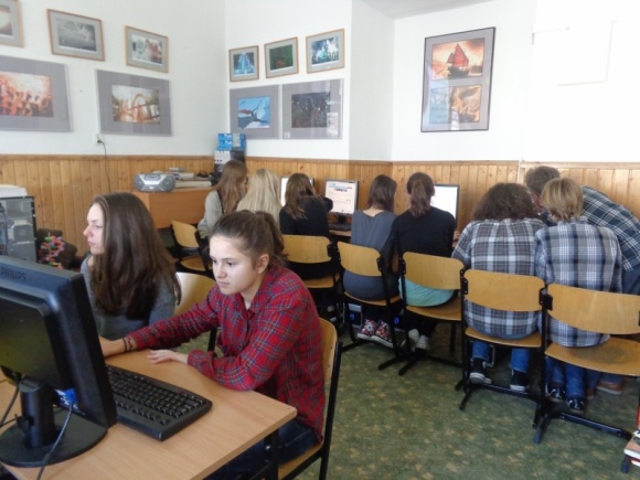 Gimnazjaliści uczą się przedsiębiorczości. BIZNES, Edukacja - Zakładają firmy, prowadzą badania rynku, mierzą się z finansami. Na razie wirtualnie. Uczniowie Społecznego Gimnazjum nr 8 STO w Białymstoku biorą udział w projekcie "Młodzi przedsiębiorczy".