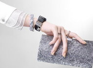 Swarovski dla Samsung: premiera kolekcji modowych dodatków nowe produkty, usługi, technologie - Swarovski prezentuje ekskluzywną kolekcję akcesoriów zaprojektowanych specjalnie dla najnowszego smartfona Samsung GALAXY S5 i Gear Fit. W ponad stuletniej historii marki, premierowe projekty stanowią ewenement – po raz pierwszy tak bogata kolekcja Swarovski została stworzona wyłącznie dla jednej marki.