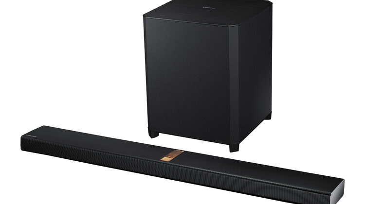 Nowa seria popularnych soundbarów Samsung nowe produkty, usługi, technologie - Soundbary w zeszłym roku szturmem podbiły rynek urządzeń audio. Konsumenci przekonali się do ich możliwości, korzystając z nich nie tylko podczas oglądania telewizji, ale także jako domowe odtwarzacze muzyki. Dużą popularność i przychylne recenzje zebrały zeszłoroczne modele list głośnikowych Samsung. Teraz, koreański producent wprowadza kolejną tegoroczną serię soundbarów.