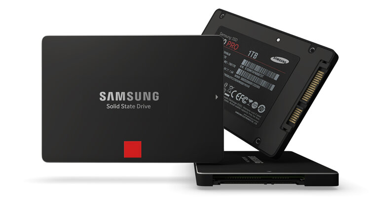 Samsung wprowadza nowe dyski SSD z technologią 3D V-NAND nowe produkty, usługi, technologie - Firma Samsung wprowadziła nową linię dysków SSD 850 PRO, z najnowocześniejszą technologią pamięci flash o trójwymiarowej strukturze komórek z pionowym wiązaniem (3D V‑NAND). Nowa seria produktów Samsung 850 PRO, zaprezentowana na Globalnym Szczycie Samsung SSD 2014 w Seulu, oferuje nowy poziom wydajności dysków półprzewodnikowych i będzie dostępna już od bieżącego miesiąca na 53 rynkach świata.
