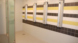 Ekologiczne zużycie wody w obiektach edukacyjnych BIZNES, Edukacja - Jak obiekty edukacyjne mogą oszczędzać wodę i prąd? W krajach skandynawskich ekoszkoły to norma, w Polsce wiele obiektów edukacyjnych dopiero zaczyna dostrzegać problem zbyt dużego zużycia wody.