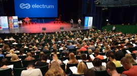 Trzeci raz odbyło się wielkie testowanie Polaków z angielskiego BIZNES, Edukacja - W niedzielę 14 września w białostockiej Operze i Filharmonii Podlaskiej, grubo ponad pół tysiąca osób zdecydowało się podjąć wyzwanie i sprawdzić swój poziom znajomości języka angielskiego.