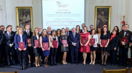 Promocja Polski okiem młodych! BIZNES, Edukacja - 8.12.2014 w Sali Senatu Uniwersytetu Warszawskiego odbyła się uroczystość wręczenia nagród w konkursie „Teraz Polska Promocja”. Już po raz ósmy nagrodzono najlepsze prace magisterskie, dotyczące promocji Polski.