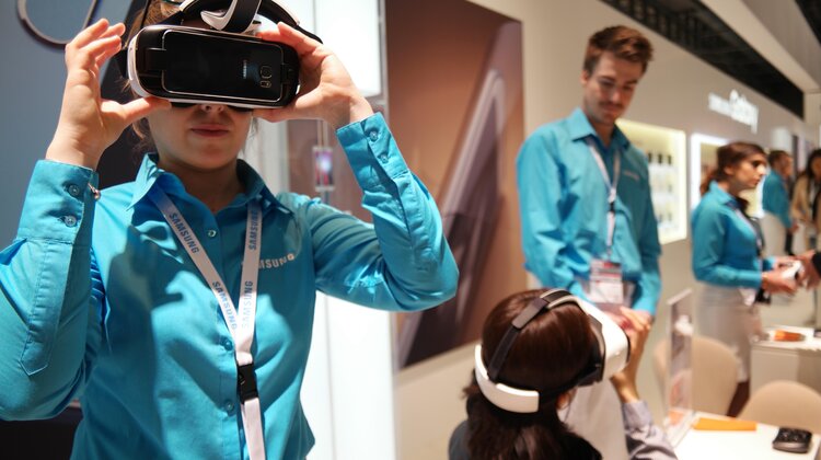 Samsung wprowadza Gear VR Innovator Edition współpracujące ze smartfonami GALAXY S6 i S6 Edge