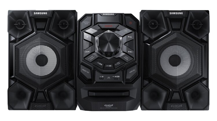 Wieże Samsung idealne na każdą imprezę zainteresowania, hobby, technologie - Wprowadzone w zeszłym roku mini wieże stereo firmy Samsung cieszyły się dużym zainteresowaniem, zwłaszcza wśród miłośników domowych imprez. Potężna moc, futurystyczny wygląd i funkcjonalność przydatna w trakcie domówek okazały się ich dużymi zaletami. W kwietniu w sprzedaży pojawi się nowa linia mini wież Samsung, w skład której wejdą modele MX-J730 oraz MX-J630.