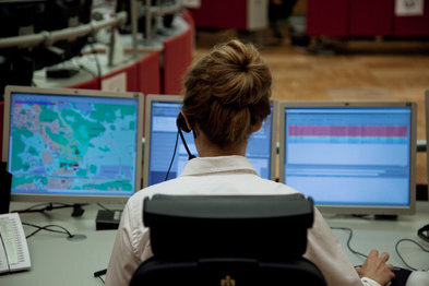 Ericsson pomaga neutralizować skutki trzęsienia Ziemi w Nepalu. sprawy społeczne, technologie - Specjalnie wyszkolony zespół pracowników firmy Ericsson został wysłany na teren dotknięty trzęsieniem ziemi w Nepalu. Razem z pozostałymi członkami UN Emergency Telecom Cluster będzie pracował nad przywróceniem łączności na tym obszarze, poprzez budowę infrastruktury teleinformatycznej, umożliwiającej kolejnym ekipom ratunkowym i organizacjom humanitarnym