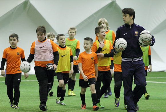FCB Escola Varsovia prowadzi nabór do klasy sportowej BIZNES, Edukacja - We wrześniu 2015 roku, w Zespole Szkół Sportowych nr 50 w Warszawie rozpoczną się zajęcia w nowo utworzonej klasie sportowej FCB Escola Varsovia o profilu piłkarskim, na poziomie gimnazjum oraz liceum, składającej się z chłopców i dziewczynek.