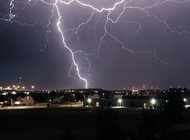 Gwałtowne letnie burze zagrażają komputerom i ważnym danym