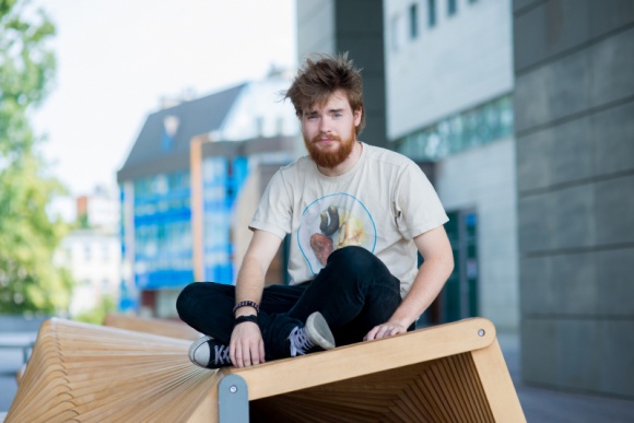 Student Politechniki Wrocławskiej laureatem konkursu o staż w Danii BIZNES, Edukacja - Wojciech Motyka, student drugiego roku Wydziału Architektury Politechniki Wrocławskiej, przekonał jury, że jest osobą niezwykle twórczą, która nie porusza się utartymi ścieżkami. Został laureatem XIV edycji konkursu o staż w Danii.