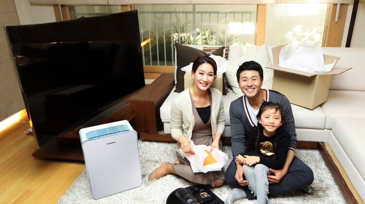 Jak mieć posprzątane, nie sprzątając? nowe produkty, usługi, technologie - Wszyscy lubimy porządek, jednak będąc zapracowanymi nie jesteśmy w stanie poświęcać zbyt wielu wolnych chwil na sprzątanie. Dlatego wciąż sprawdzamy rozwiązania, które zaoszczędzą nasz czas, a przy tym będą bardzo skuteczne. Sposób na plamę z czerwonego wina? Wystarczy kilka kropel mleka. Brudny piekarnik? Ocet winny z sodą. A metoda na czyste podłogi bez wysiłku? Tutaj z pomocą przychodzi najnowocześniejsza technologia.