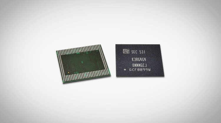 Samsung wprowadza pierwszą pamięć 12 Gb DRAM LPDDR4 nowe produkty, usługi, technologie - Firma Samsung rozpoczęła masową produkcję pierwszych w branży przeznaczonych do urządzeń mobilnych, 12-gigabitowych (Gb) układów pamięci typu low-power double data rate 4 (LPDDR4), opartych na zaawansowanej technologii wykonania w procesie 20 nanometrów (nm).