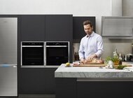 Zostań szefem kuchni w swoim domu styl życia, technologie - 20. października obchodzony jest Międzynarodowy Dzień Szefa Kuchni. Przez ostatnie lata wielu uzdolnionych kucharzy wyszło z restauracyjnych kuchni i stało się osobami publicznymi. Inspirują rosnącą rzeszę fanów gotowania do podnoszenia swoich umiejętności kulinarnych i uświadamiają, jakie czynniki mają znaczenie przy przygotowywaniu wysublimowanych potraw.