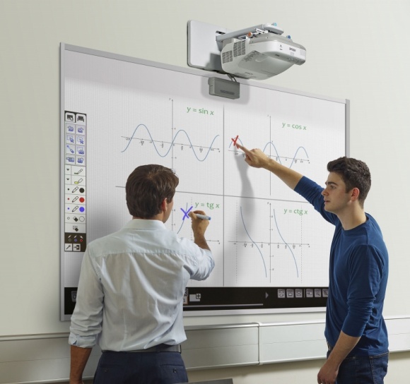 Interaktywne projektory Epson dostępne na całym świecie ze SMART NOTEBOOK