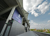 Catering na stadionowe krzesełko. Pierwsza z usług uruchomiona na platformie Ericsson Connected Venue nowe produkty, usługi, sport - Dostawa cateringu na konkretne krzesełko w czasie trwania meczu to najnowsza usługa, dostępna dla kibiców Legii Warszawa. Fani mają możliwość zamówienia produktów z nowego menu przy pomocy strony internetowej. Usługa jest jednym z pierwszych tego typu rozwiązań w Europie.