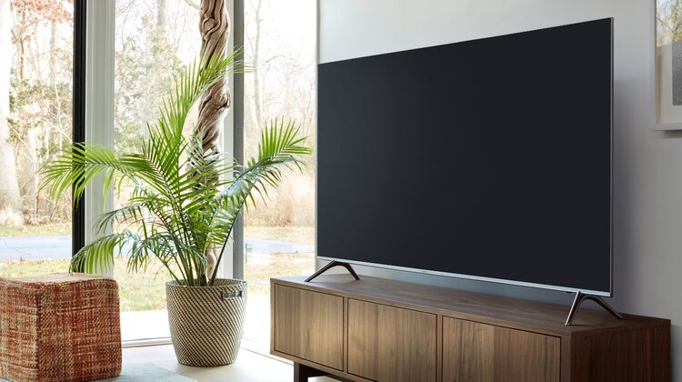 Pierwsze telewizory Samsung SUHD z płaskim ekranem nowe produkty, usługi, technologie - Najnowsza linia telewizorów Samsung SUHD zachwyca jeszcze doskonalszym odwzorowaniem kolorów oraz niespotykanym dotąd poziomem jasności, kontrastu i szczegółowości obrazu. A wszystko to za sprawą technologii Quantum Dot i funkcji HDR, które w połączeniu z  rozdzielczością UHD (4K) zapewniają niezwykły realizm oglądanego obrazu, podnosząc doznania użytkowników na wyższy, nieosiągalny wcześniej poziom. W tym roku do rodziny telewizorów Samsung SUHD dołączyły dwa modele z płaskim ekranem – KS8000 oraz KS7000.