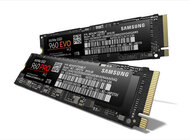 Najbardziej wydajne dyski SSD 960 PRO i EVO od Samsung Electronics nowe produkty, usługi, technologie - Samsung Electronics zaprezentował dyski półprzewodnikowe (SSD) Samsung 960 PRO i 960 EVO z interfejsem NVMe. To kontynuacja technologii NVMe, zapoczątkowanej w ubiegłym roku serią SSD 950 PRO. Teraz, dzięki modelom 960 PRO i EVO, Samsung znów przyspiesza rozwój technologii pamięciowej i wieloterabajtowych dysków SSD. Większa pojemność i prędkość otwiera nowe możliwości zarówno dla zwykłych konsumentów, jak i profesjonalistów