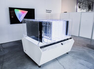 Tajemnice kropek kwantowych odkryte. Strefa „Samsung i kropka” w Centrum Nauki Kopernik technologie, nauka/edukacja/szkolenia - Dzieci często pytają, w jaki sposób na ekranie pojawiają się ich ulubione bajki. Również dorośli zastanawiają się, jak działają telewizory. Na te pytania odpowiada nowo otwarta ekspozycja edukacyjna w Centrum Nauki Kopernik, która odkrywa przed zwiedzającymi tajemnice najnowocześniejszych telewizorów.