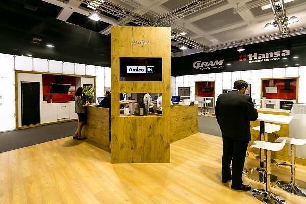 IFA 2016 – Amica prezentuje płytę z oddzielnym sterowaniem nowe produkty, usługi, technologie - W wielu kuchniach coraz częściej goszczą sprzęty wyposażone w nowoczesne i innowacyjne technologie, które zachęcają do rozwijania kulinarnej wyobraźni. W odpowiedzi na potrzeby konsumentów otwartych na nowe rozwiązania dla swojej kuchni, Amica zaprezentowała w Berlinie pierwszą w swojej ofercie płytę indukcyjną z oddzielnym sterowaniem dla każdego pola.