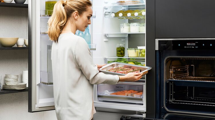 Mała kuchnia – więcej miejsca nowe produkty, usługi, technologie - W kuchni, szczególnie tej niewielkiej, liczy się każdy centymetr. Aby radości z gotowania nie ograniczał brak miejsca, warto wybierać sprzęty AGD, które idealnie sprawdzą się nawet w przypadku małych metraży.