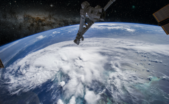 Prawo i polityka kosmiczna na Łazarskim BIZNES, Edukacja - Instytut Prawa Lotniczego i Kosmicznego Uczelni Łazarskiego jest gospodarzem 25. edycji Summer Course on Space Law and Policy. Organizatorem wydarzenia jest Europejskie Centrum Prawa Kosmicznego (ECSL) działające przy Europejskiej Agencji Kosmicznej.