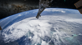 Prawo i polityka kosmiczna na Łazarskim BIZNES, Edukacja - Instytut Prawa Lotniczego i Kosmicznego Uczelni Łazarskiego jest gospodarzem 25. edycji Summer Course on Space Law and Policy. Organizatorem wydarzenia jest Europejskie Centrum Prawa Kosmicznego (ECSL) działające przy Europejskiej Agencji Kosmicznej.