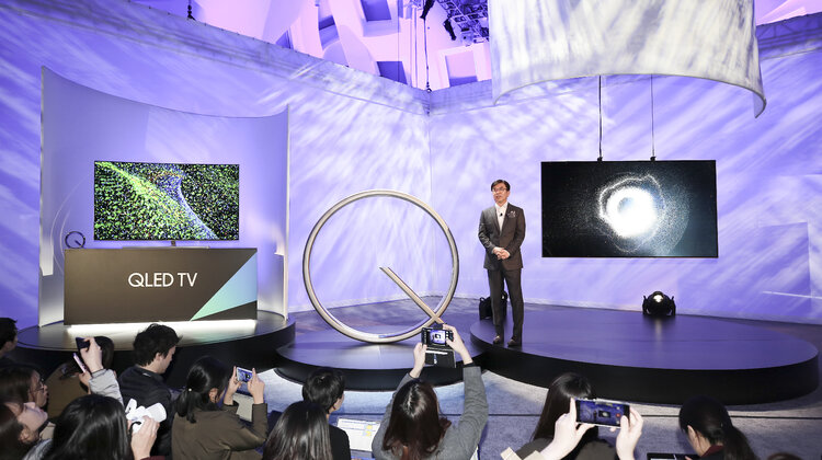 Samsung nagrodzony za wzornictwo i innowacyjne technologie podczas targów CES 2017 nowe produkty, usługi, wydarzenia - Firma Samsung zdobyła 34 nagrody za innowacje (CES Innovation Award) i ponad 80 nagród Best of CES Honors.