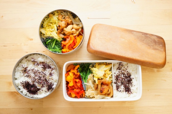 Tofu, owoce morza, sery i grillowane mięso, czyli co uczniowie jedzą na stołówka BIZNES, Edukacja - Szkolna stołówka, a w niej serwowane ryby, warzywa, sery i wodorosty. To nie menu wykwintnej restauracji, ale obiady serwowane na szkolnych stołówkach na całym świecie