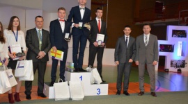 XXX Olimpiada Wiedzy i Umiejętności Budowlanych już za nami BIZNES, Edukacja - W weekend 6.04–8.04 odbył się Finał Centralny Olimpiady Wiedzy i Umiejętności Budowlanych. W ostatnim etapie konkursu wzięło udział 49 szkół z całej Polski. Jednym ze Sponsorów Generalnych tego wydarzenia była Akademia Techniczna PPG Deco.