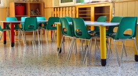 Wnętrze ma znaczenie! BIZNES, Edukacja - Wygodny, zapewniający odpowiednią ilość miejsca stół, energetyczne barwy ścian, komfortowa wielkość przestrzeni – to, jak wygląda pomieszczenie, w którym jemy posiłki, ma bardzo duże znaczenie.