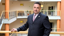 Projekt ustawy o szkolnictwie wyższym i nauce - komentarz do projektu BIZNES, Edukacja - Od ponad roku w Polsce trwa dyskusja środowiska akademickiego, zainspirowana i moderowana przez Ministerstwo Nauki i Szkolnictwa Wyższego (dalej MNiSW), dotycząca nowej ustawy o szkolnictwie wyższym i nauce.