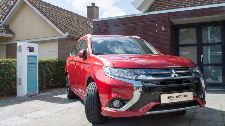 Pilotażowy program Mitsubishi V2G - pojazd-sieć nowe produkty, usługi, technologie - INTERFEJS „POJAZD-SIEĆ” W MITSUBISHI OUTLANDER PHEV