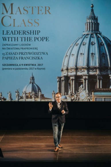 Polacy będą szkolić liderów na całym świecie! BIZNES, Edukacja - Przyszli liderzy świata biznesu, kultury, sportu, nauki i organizacji non-profit mają szansę na zdobycie wyjątkowych umiejętności i kontaktów. Chodzi o program Masterclass organizowany przez Fundację Twórczości Narodowej (CTN) i Papieską Radę ds. Kultury.