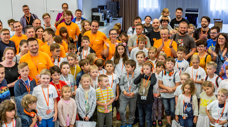 Wolontariusze z ING uczą programowania najmłodszych internet, technologie - ING CoderDojo to pilotażowa inicjatywa realizowana przez ING Bank Śląski wspólnie z Fundacją CoderDojo Polska. W jej ramach wolontariusze ING prowadzą zajęcia kodowania dla dzieci pracowników banku.