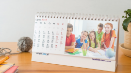 Wyjątkowe podarunki dla nauczycieli na koniec roku szkolnego BIZNES, Edukacja - Koniec roku szkolnego to najlepszy moment, aby podziękować ulubionemu nauczycielowi lub wychowawcy za opiekę i pomoc. Coraz częściej odchodzimy od standardowych kwiatów czy czekoladek na rzecz bardziej spersonalizowanych prezentów.