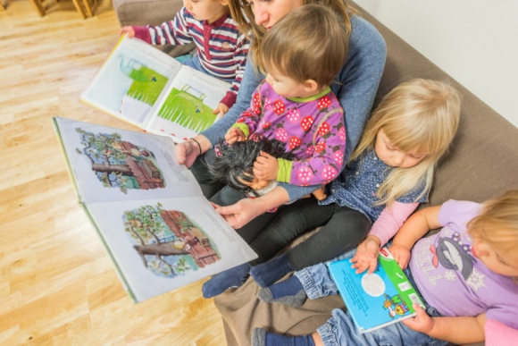 Norlandia buduje w Polsce sieć przedszkoli niepublicznych BIZNES, Edukacja - Norlandia, norweska sieć niepublicznych przedszkoli, rozwija swoją działalność na rynku polskim. Obecnie działa już 7 placówek, a kolejnych 6 wystartuje jesienią br. Aktualnie wszystkie przedszkola w sieci prowadzą otwartą rekrutację podopiecznych oraz pracowników.