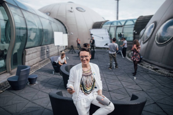 Nowy algorytm e-learningu dla social mediów! BIZNES, Edukacja - Szkolenia „Strategie Social Media” przygotowane przez Rahima Blaka, gwarantują zdobycie odpowiednich kwalifikacji, ale także zarażają pasją i energią do pracy w SM! Obok treści stoi narracja i grafika, a fabuła wciąga widza w świat social mediów niczym hollywoodzkie kino akcji!