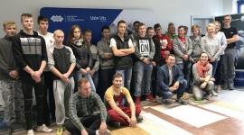 Lekcje posadzkarstwa cieszą się ogromnym zainteresowaniem młodzieży BIZNES, Edukacja - Kuźnia Posadzkarskich Talentów przyciąga uczniów szkół technicznych do legnickiej Akademii Sztuki Posadzkarskiej.