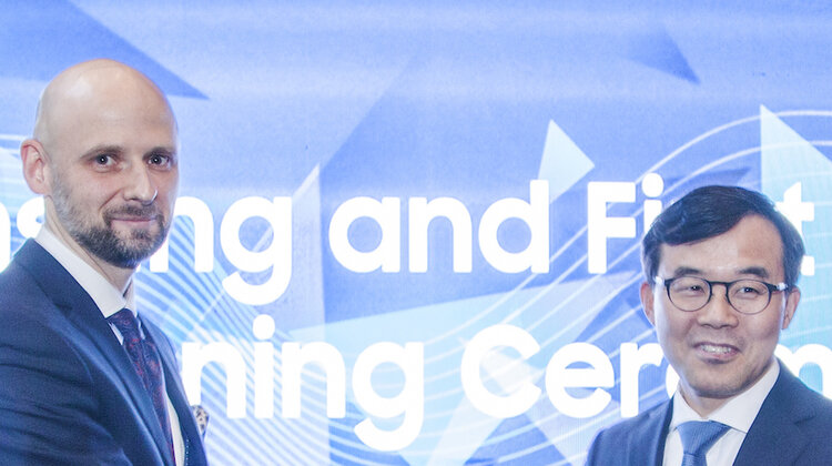 Samsung i First Data zamienią smartfon w mobilny terminal płatniczy