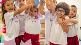 Globalna sieć prywatnych przedszkoli i szkół Maple Bear wchodzi do Wrocławia BIZNES, Edukacja - Maple Bear – największa globalna sieć dwujęzycznych przedszkoli, szkół podstawowych i średnich – wchodzi do Wrocławia To jedno z 8 miast, w którym dzieci i młodzież będą korzystać z dwujęzycznej, kanadyjskiej formuły kształcenia, bazującej na polskim programie nauczania.