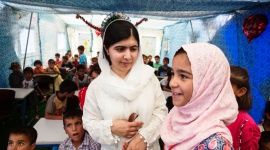 AVON na rzecz organizacji Malala Fund BIZNES, Edukacja - W ramach globalnej inicjatywy stand4her, której celem jest poprawa życia kobiet na całym świecie, AVON rozpoczął współpracę z fundacją Malala Fund, aby stworzyć dziewczętom możliwość nauki i rozwoju.